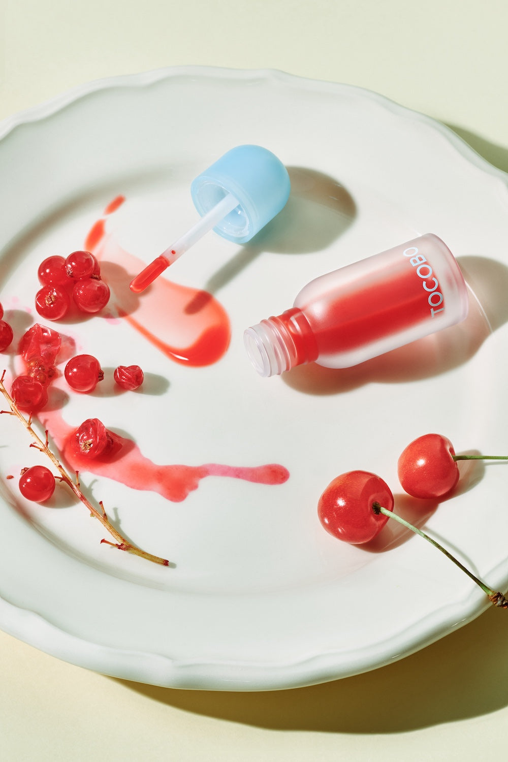 TOCOBO Juicy Berry Plumping Lip Oil 01 Chill Red 4g K-beauty lip product product image