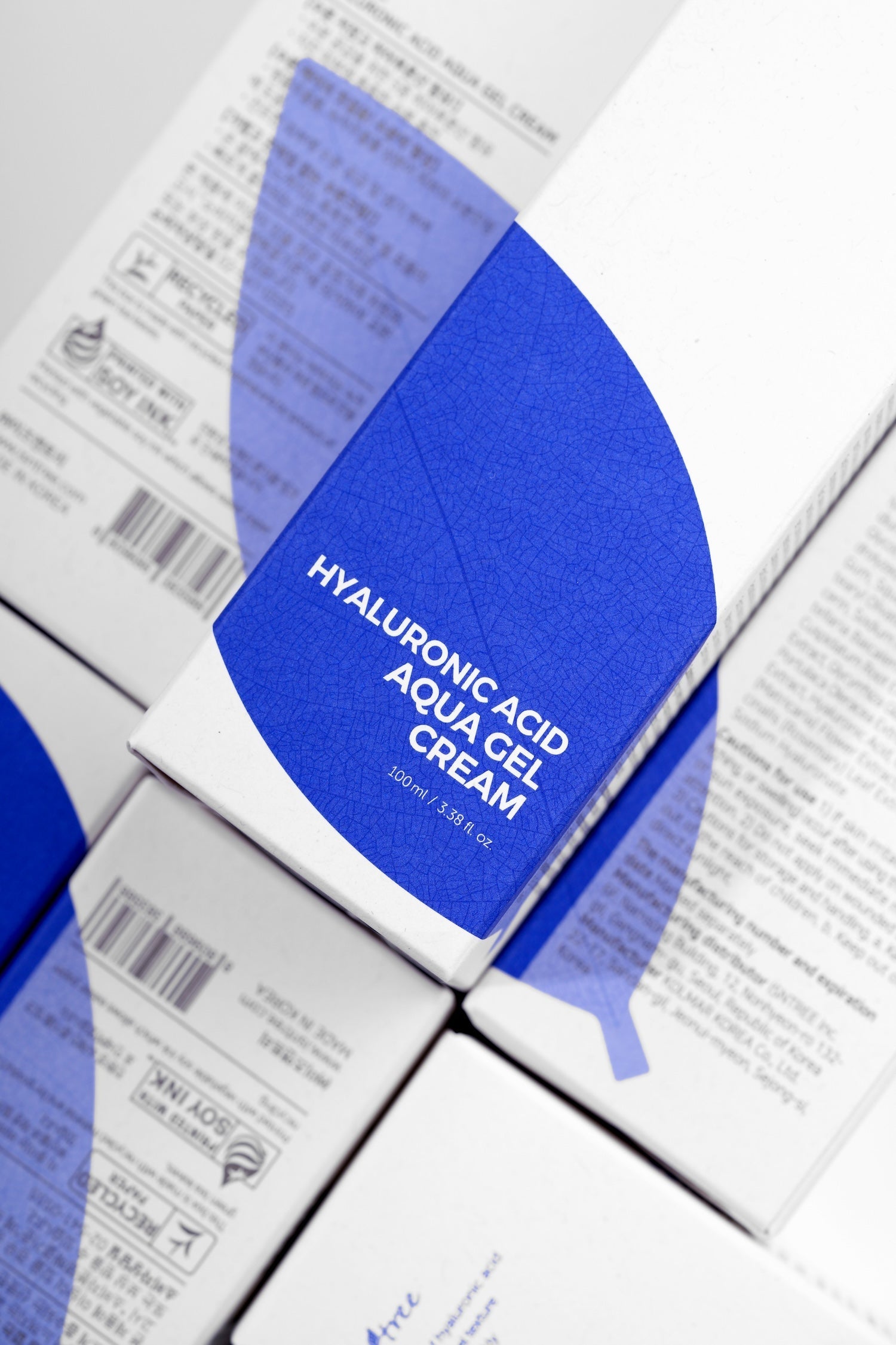 Isntree Hyaluronic Acid Aqua Gel Cream full packaging set on counter