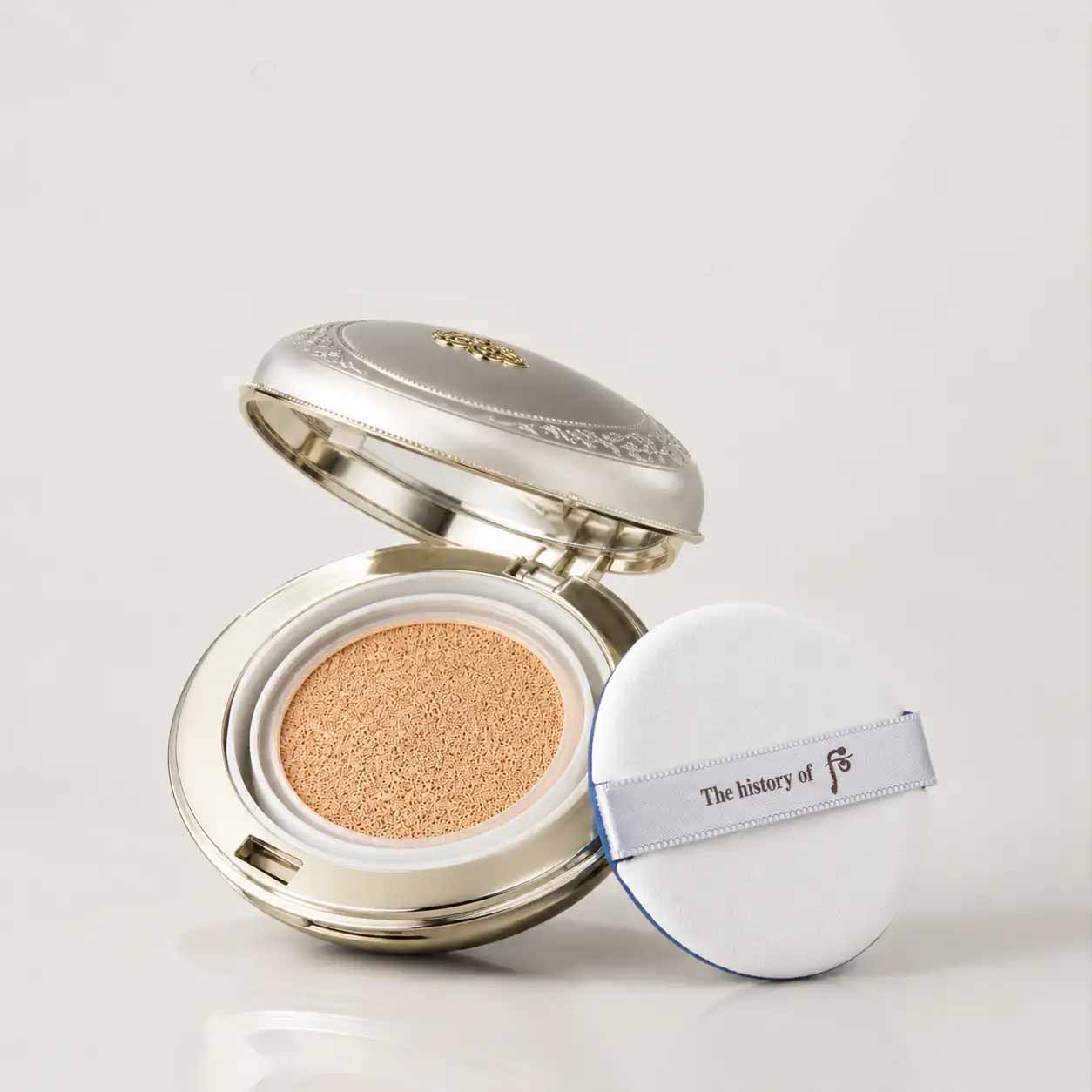 The History of Whoo Gongjinhyang Cushion compact open