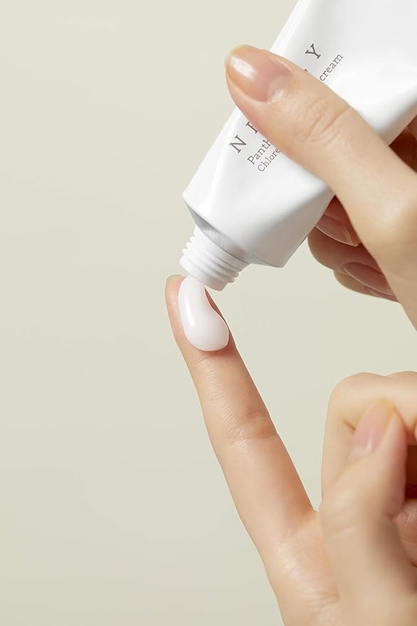 Deserticola and Panthenol ingredients for deep moisture and skin defense